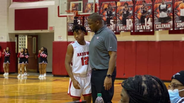 Clinton coach Leonard Taylor talks with guard Tyler Nichols during the Arrows' 75-55 win over Murrah on Friday, Jan. 28 in Clinton. (Photo by Tyler Cleveland)