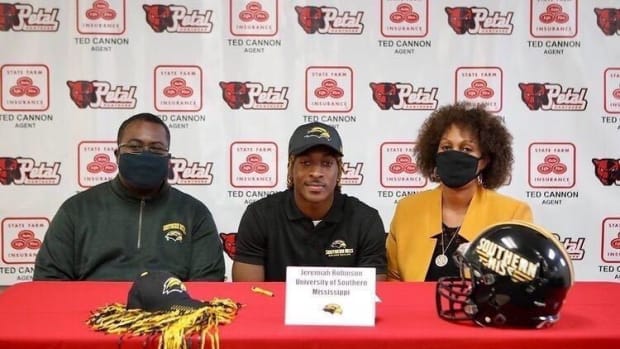 Jeremiah-Robinson-signs-with-Southern-Miss