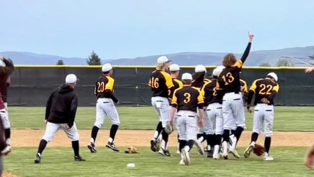 Moses Lake, the 2019 Class 4A state champion, ends West Valley of Yakima's 19-game winning streak for the district title