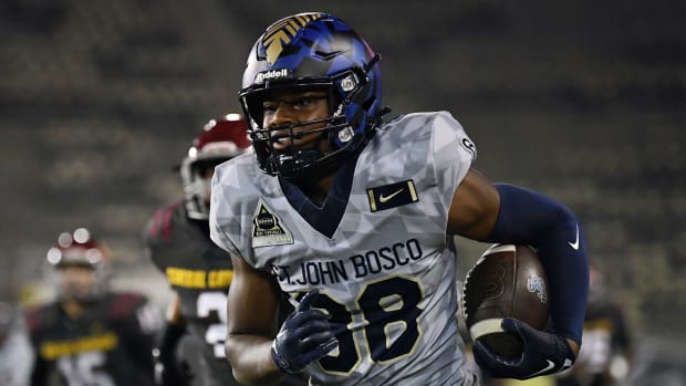 St. John Bosco (CA) dominated Central Catholic (OR) behind a 49-0 score on September 9, 2022.