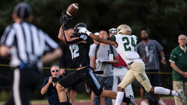 The Jesuit Crusaders defeated the Lakeridge Pacers 35-6 on September 9, 2022 at Lakeridge High School in North Carolina.