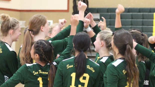 San Ramon Valley volleyball team huddle by Chace Bryson