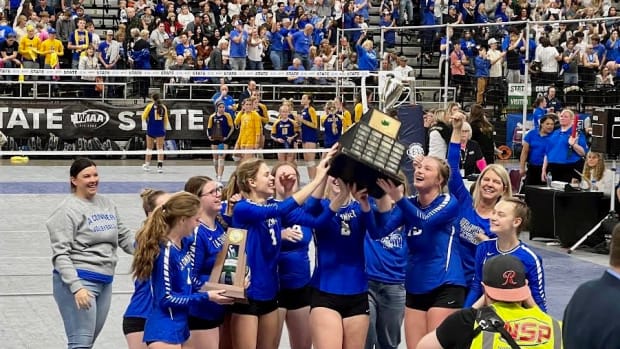 La Conner wins Class 2B volleyball title in 2022