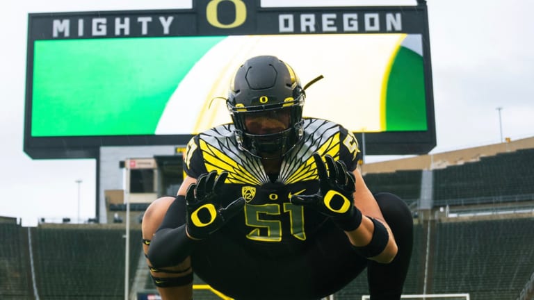 Nation's No. 2 offensive tackle visiting Oregon Ducks this weekend
