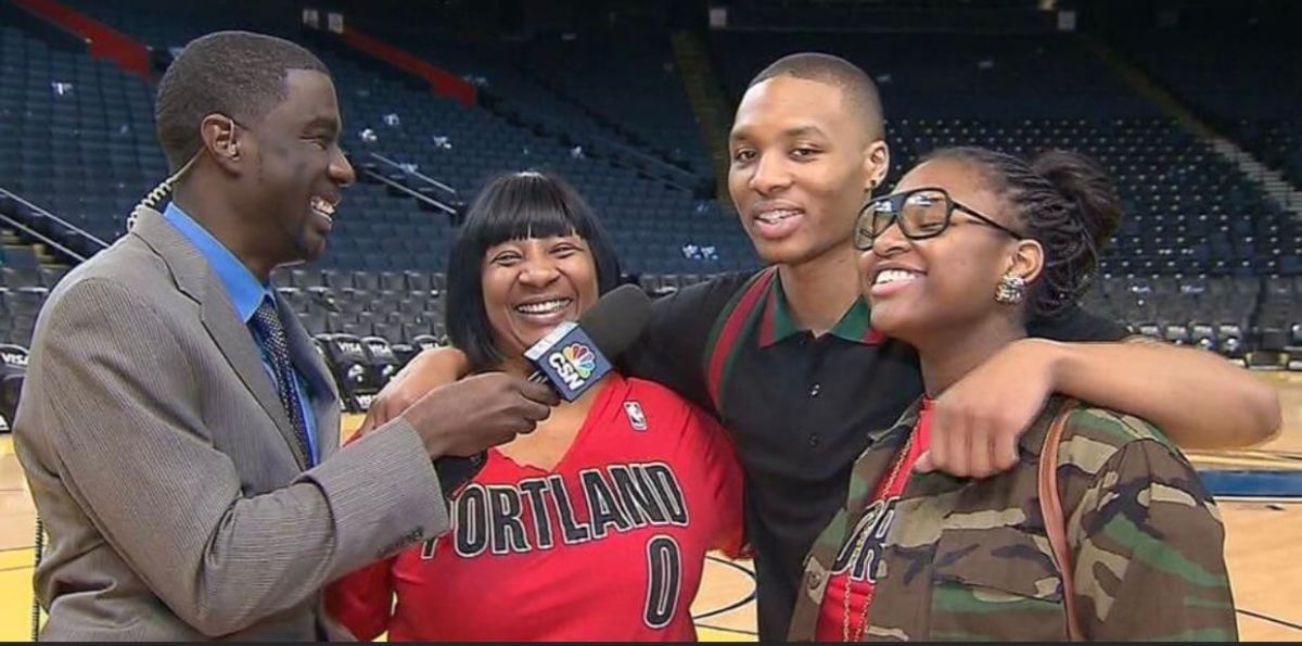 NBA Insider Chris Haynes interviews Damian Lillard and family during his rookie season. (Source: Twitter @ChrisBHaynes)