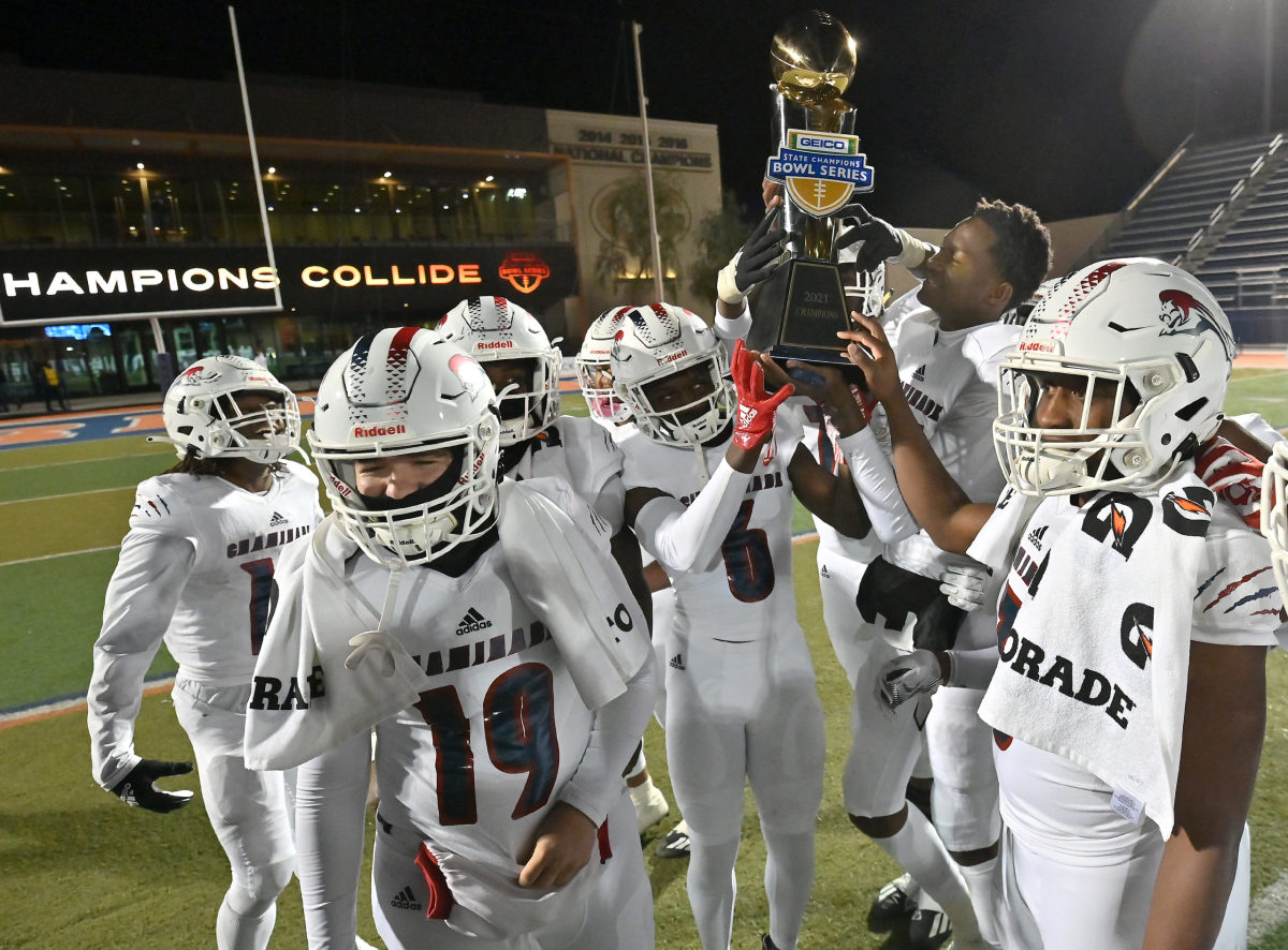 GEICO State Champions Bowl Series December 17, 2021. Chaminade-Madonna vs Highland. Photo by-Jann Hendry79