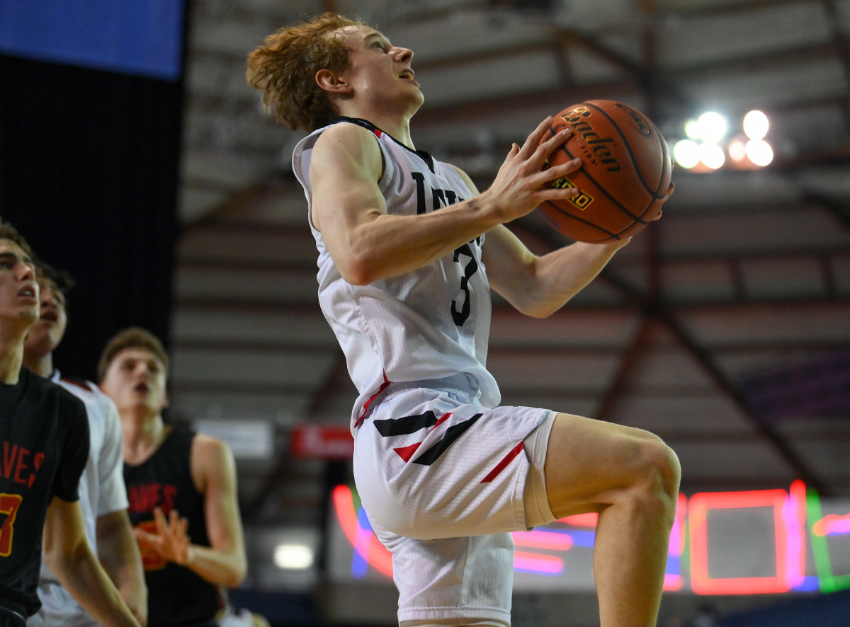 Bryson Metz rises up for a layup against Kamiakin in the 4A state quarterfinals.
