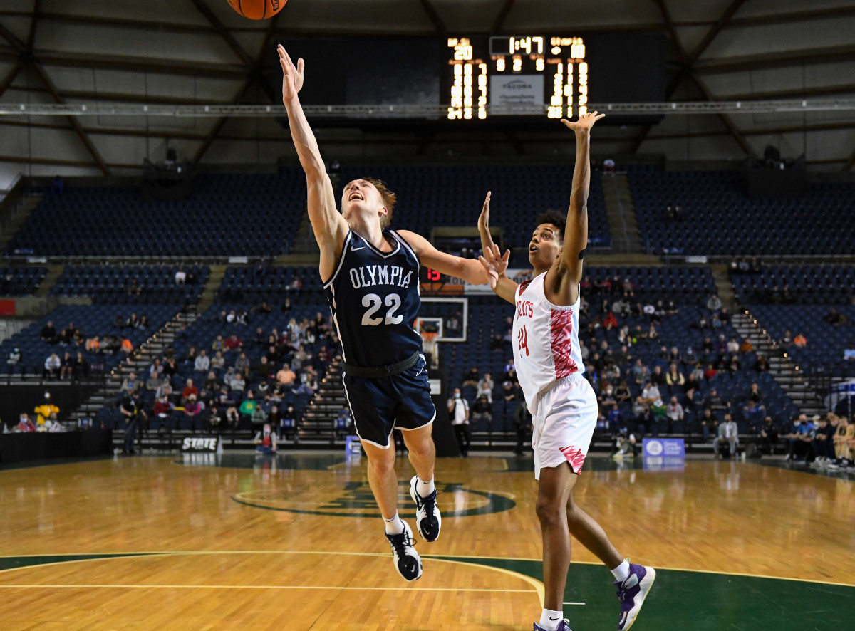 Gerrits, No. 22, drives to the hoop against Mount Si in the 2022 Class 4A state tournament at the Tacoma Dome. 