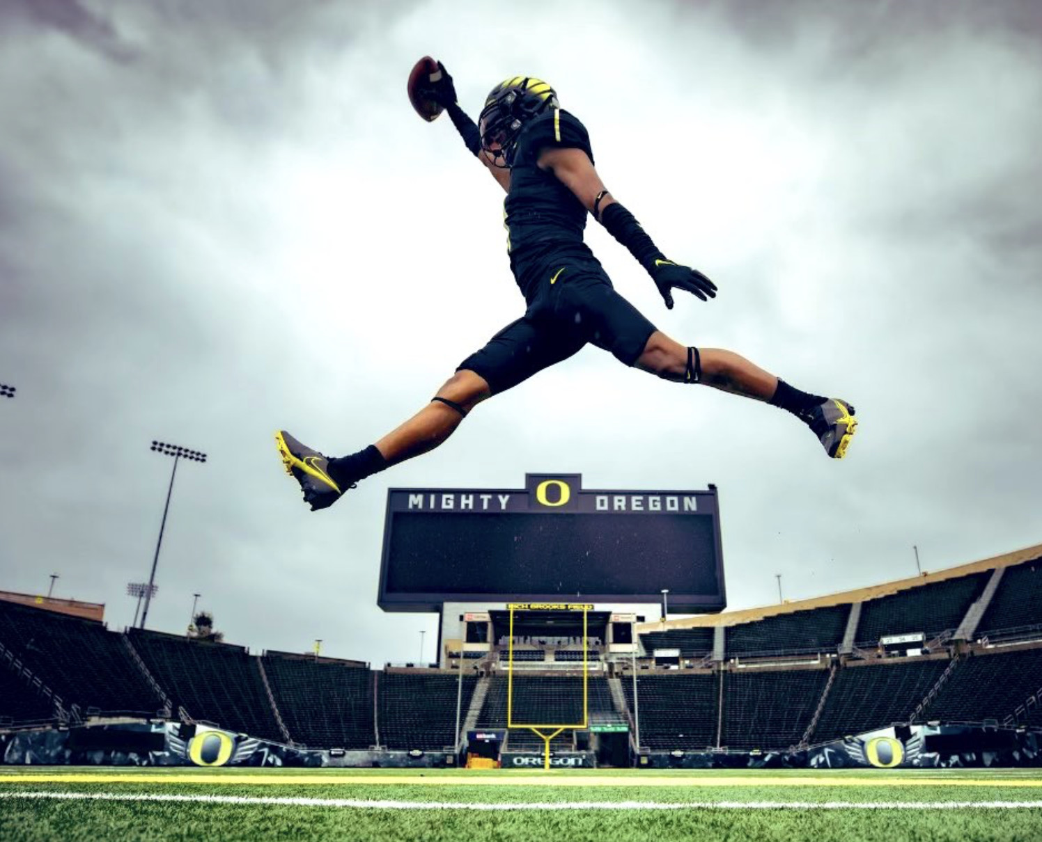 Rashid Williams, Pittsburg (California) 4-star wide receiver, explains ‘Jumpman’ Oregon Ducks photo